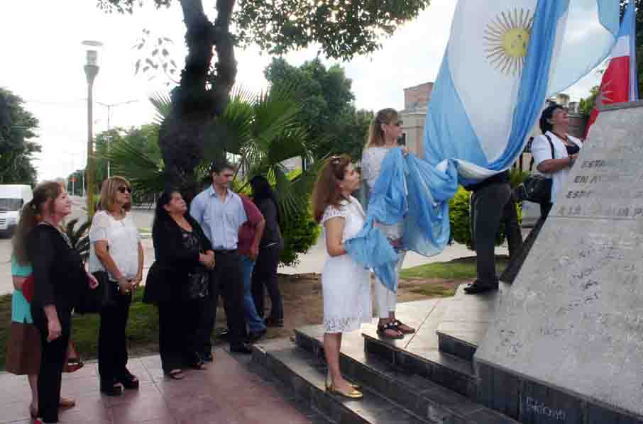 Con un emotivo acto se celebró un nuevo aniversario de la creación de la bandera nacional