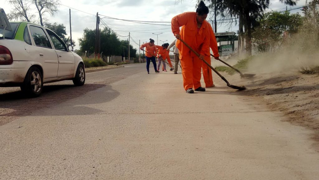 Servicios Públicos trabajó en el acondicionamiento de calles de alto tránsito