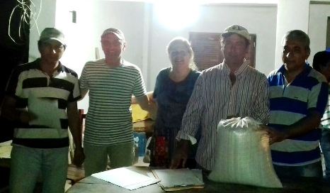 El municipio de Clodomira entrega semillas a minifundistas de la zona