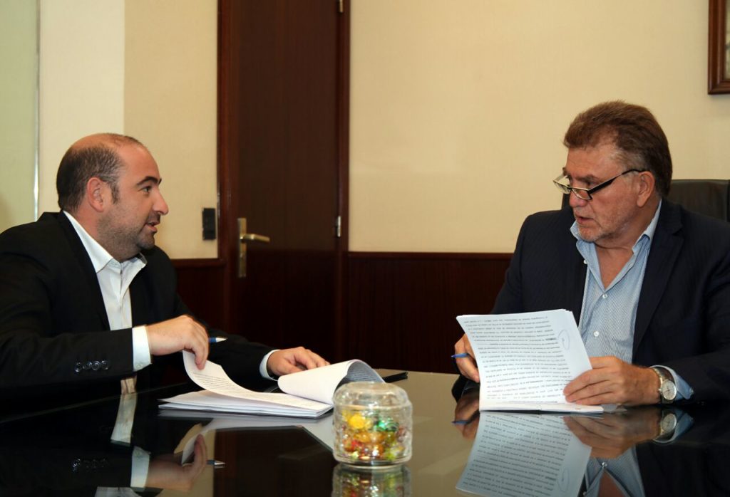 Mirolo consiguió $ 31 millones de la Nación para obras de pavimentación en seis barrios Mirolo consiguió $ 31 millones de la Nación para obras de pavimentación en seis barrios