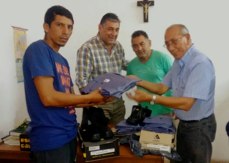 Brigadistas recibieron uniformes y herramientas de trabajo Brigadistas recibieron uniformes y herramientas de trabajo