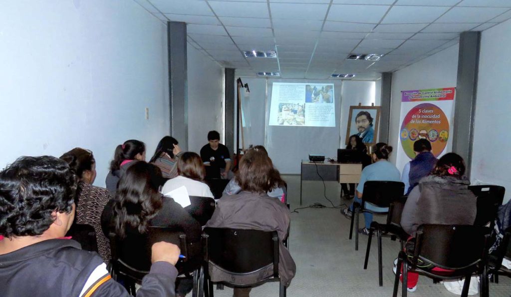 Agricultores familiares fueron capacitados por la Dirección de Bromatología Agricultores familiares fueron capacitados por la Dirección de Bromatología