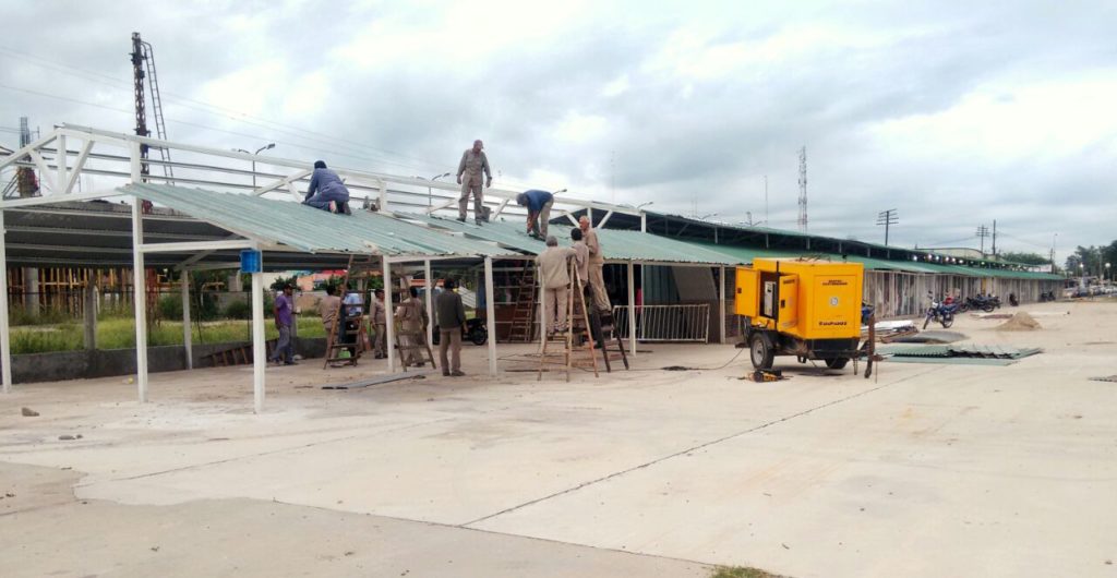 Servicios Públicos culminó el traspaso de los vendedores de “La Feria de la Vía”