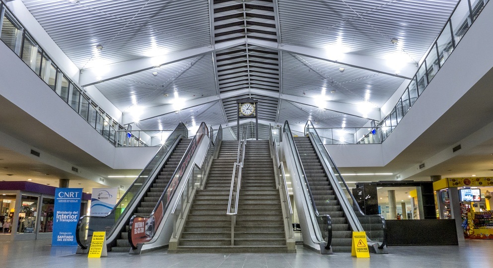 Con algunos comercios abiertos pero sin colectivos, el paro se siente en Santiago Con algunos comercios abiertos pero sin colectivos, el paro se siente en Santiago