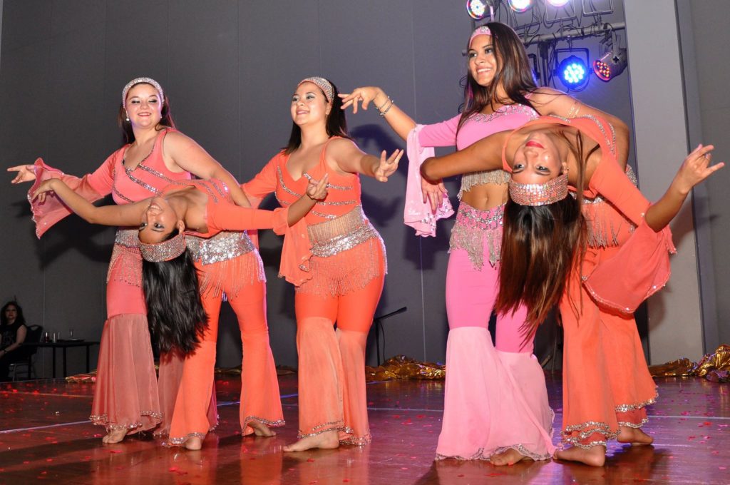 El Renzi celebra el Día Internacional de la danza junto a la academia de Yesmín Llebeili