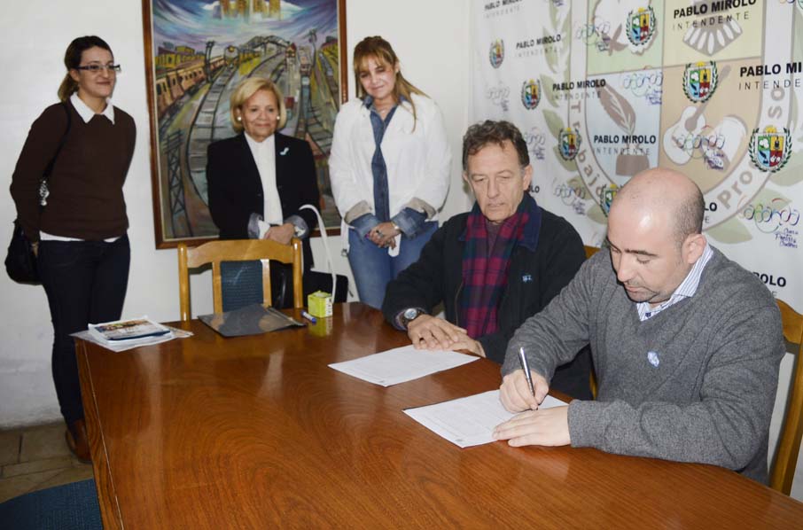 Firma de convenio entre el municipio y la Fundación Banco de Alimentos de Santiago del Estero Firma de convenio entre el municipio y la Fundación Banco de Alimentos de Santiago del Estero