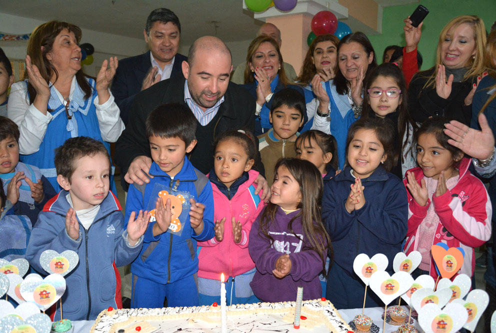 El intendente Mirolo participó de los festejos por las Bodas de Plata del Jardín de Infantes “Santa Rita” El intendente Mirolo participó de los festejos por las Bodas de Plata del Jardín de Infantes “Santa Rita”