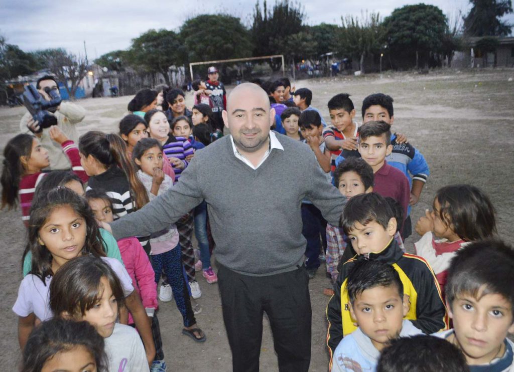 El intendente inauguró una escuela de fútbol como parte del Plan de Urbanización del barrio Sarmiento