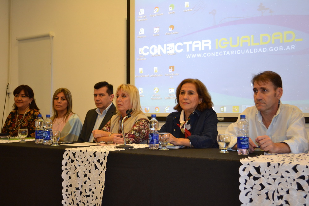 Humanidades firmó un convenio con graduados en cooperativismo y mutualismo
