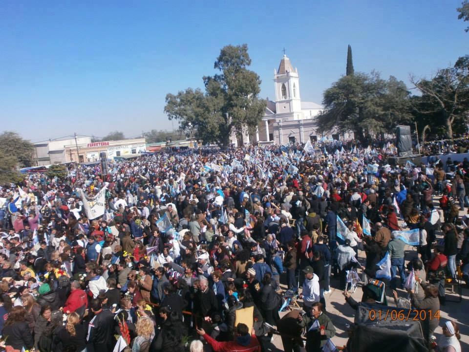 Más de 100 mil personas renovaron su fe en el Señor de los Milagros de Mailín