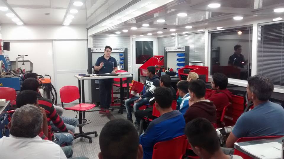 La comuna de San Pedro impulsa cursos  de mecánica en motos y automotores