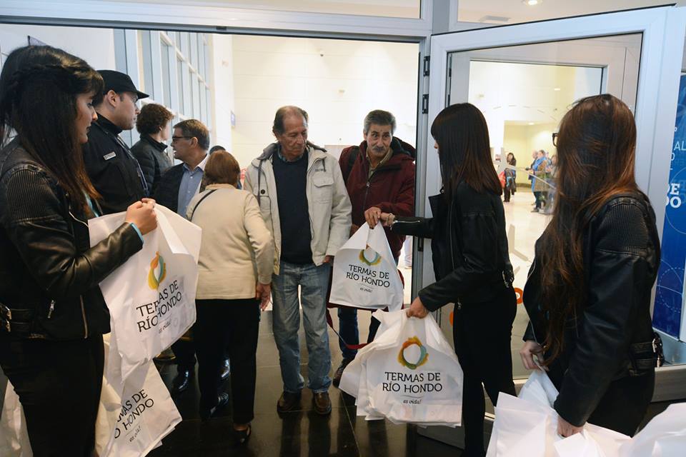 El primer vuelo de Andes arribó a Las Termas de Río Hondo El primer vuelo de Andes arribó a Las Termas de Río Hondo
