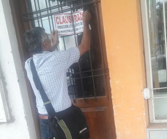 Calidad de Vida clausuró por segunda vez un edificio de departamentos por derrame de aguas servidas Calidad de Vida clausuró por segunda vez un edificio de departamentos por derrame de aguas servidas