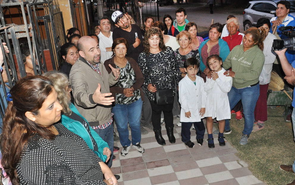 El intendente supervisó un operativo integral en el barrio Juan Perón El intendente supervisó un operativo integral en el barrio Juan Perón