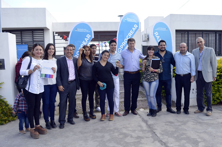 Mirolo participó de la entrega de viviendas en el barrio Procrear Mirolo participó de la entrega de viviendas en el barrio Procrear