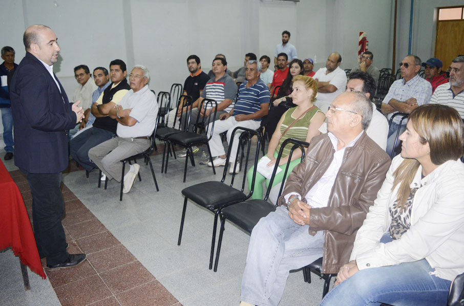 El intendente Pablo Mirolo rindió un homenaje a los taxistas bandeños en su día