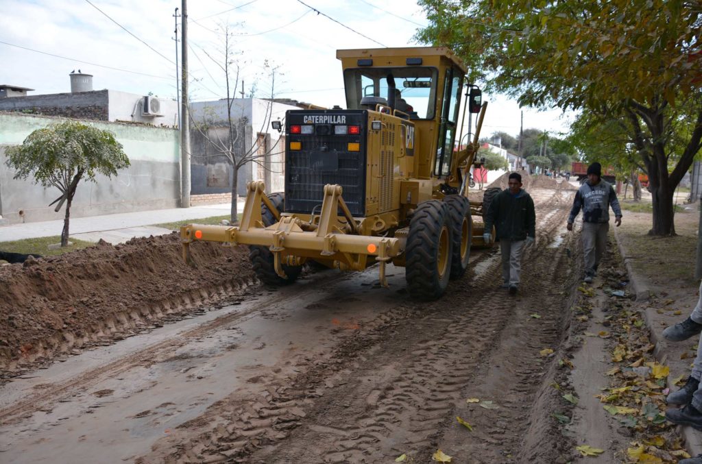 El intendente supervisó los avances de la pavimentación de calle Salta