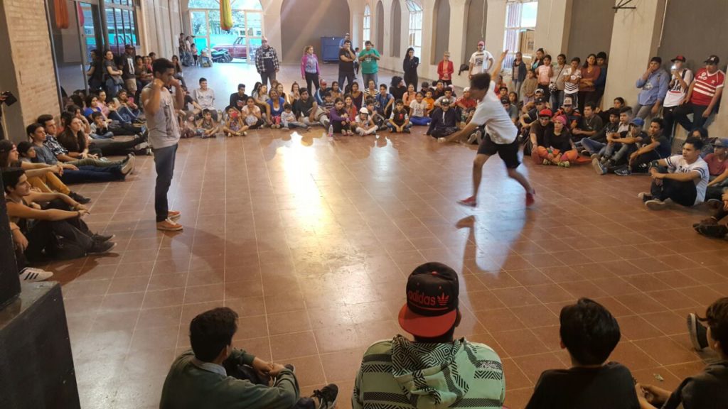 El Hip Hop unió en un evento solidario a un centenar de jóvenes