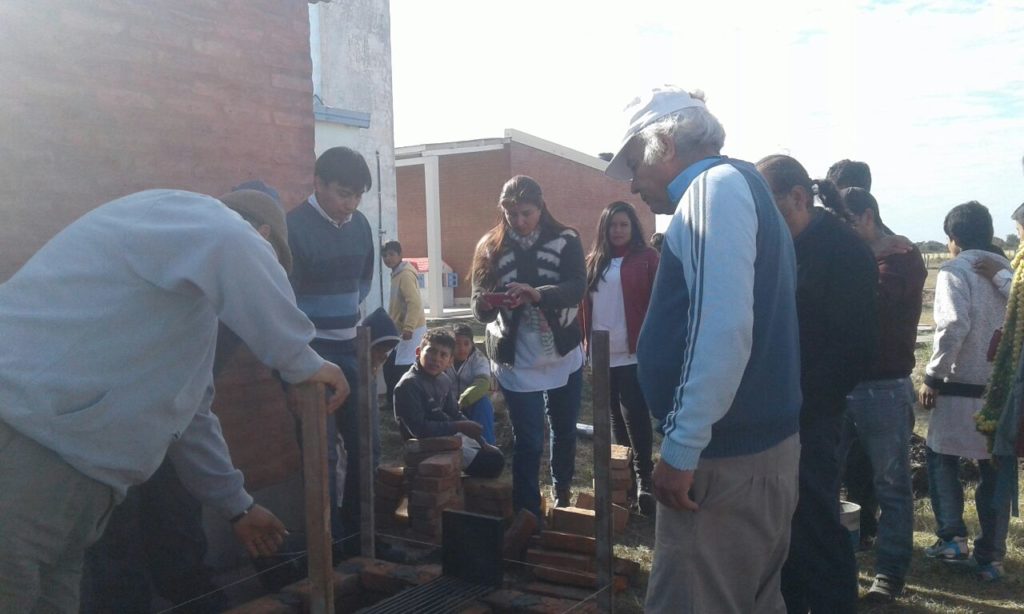Los Juríes: Capacitaron a productores y entregaron beneficios a feriantes Los Juríes: Capacitaron a productores y entregaron beneficios a feriantes