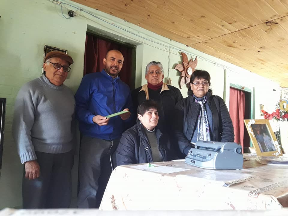 Entregaron una máquina de sistema Braille  a una no vidente en San Pedro de Guasayán