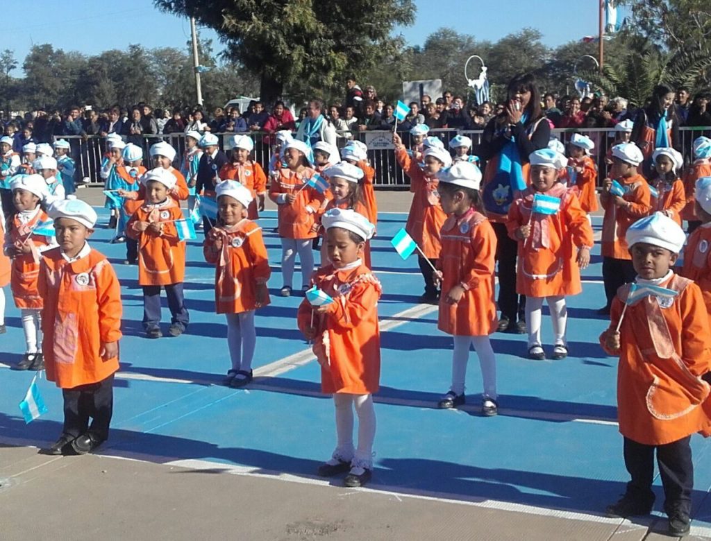 Decenas de chicos honraron a la Bandera Nacional en Clodomira Decenas de chicos honraron a la Bandera Nacional en Clodomira