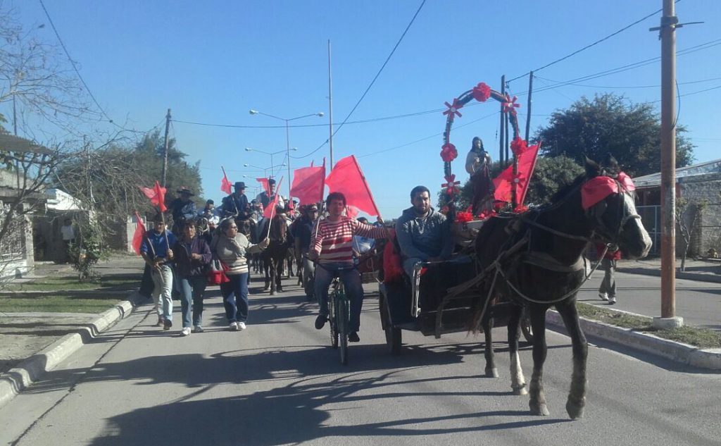 Decenas de sulkis marcharon por las calles de Clodomira en honor al Sagrado Corazón de Jesús Decenas de sulkis marcharon por las calles de Clodomira en honor al Sagrado Corazón de Jesús