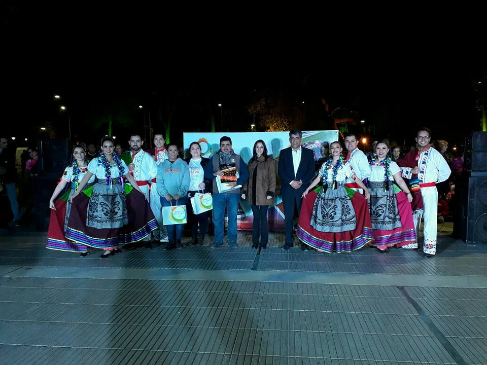 Bailarines de México y Colombia invadieron las calles de Las Termas