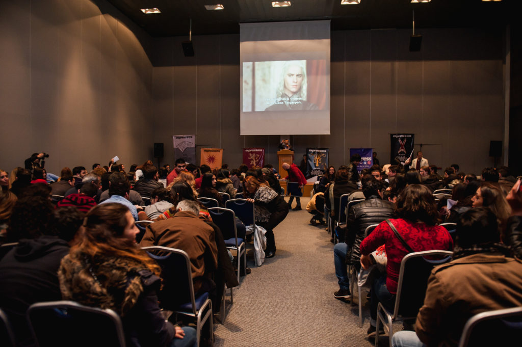 El estreno de Game Of Thrones reunió a los fanáticos santiagueños en el Fórum
