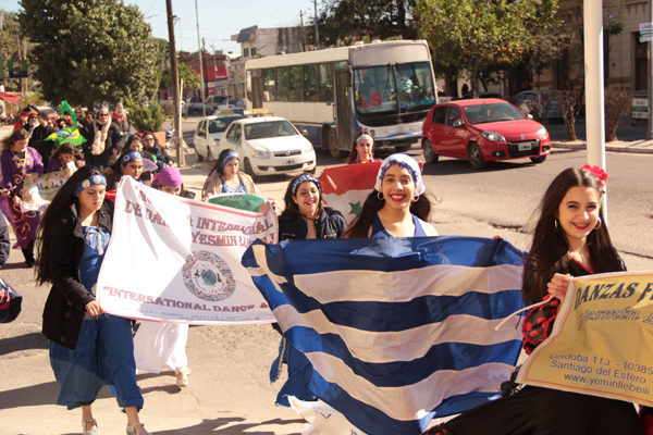Con una intervención urbana se promocionó el 1º Festival Internacional de Danzas del Mundo Con una intervención urbana se promocionó el 1º Festival Internacional de Danzas del Mundo