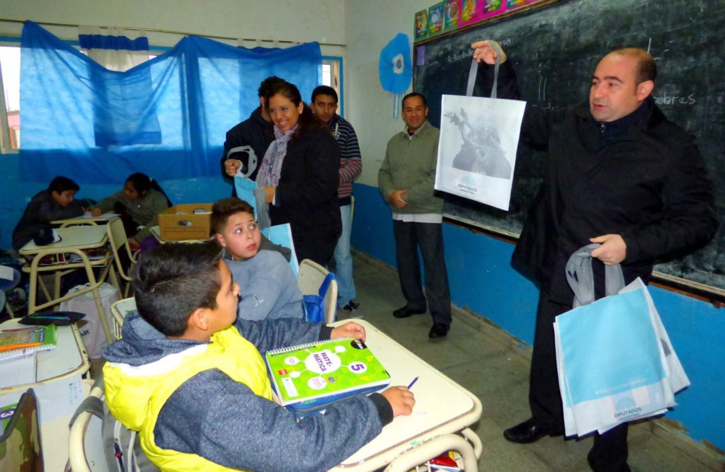 Loa alumnos del barrio San Fernando participaron del Programa “El Congreso a la escuela”