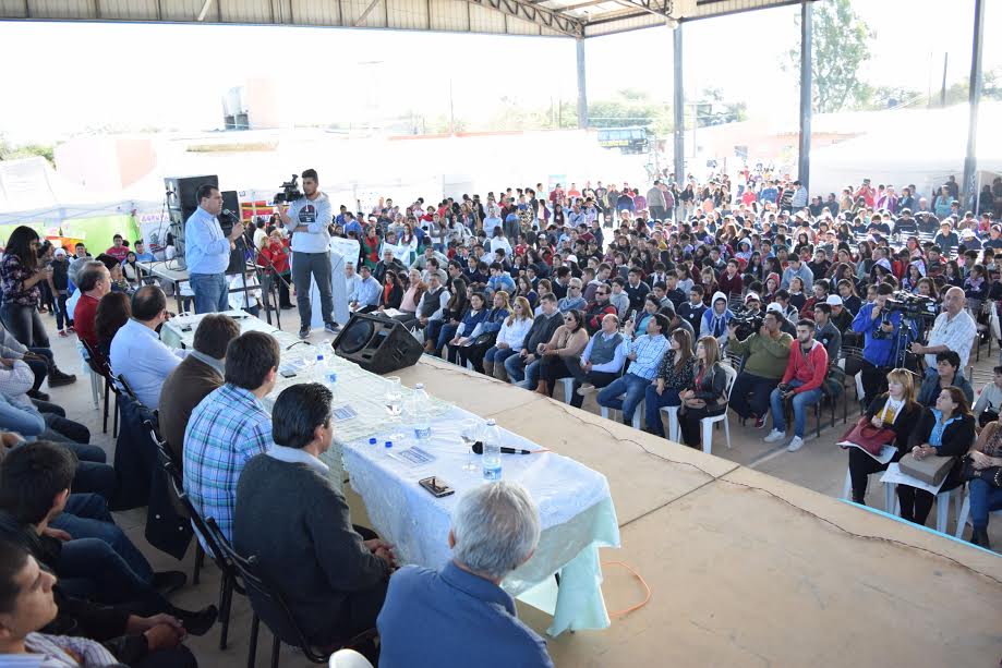 El 2º Congreso de Jóvenes Productivos reunió a miles de personas en Villa Atamisqui El 2º Congreso de Jóvenes Productivos reunió a miles de personas en Villa Atamisqui