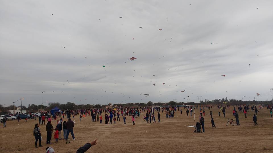 “Corazones al viento” adornó el cielo de San Pedro con cientos de barriletes