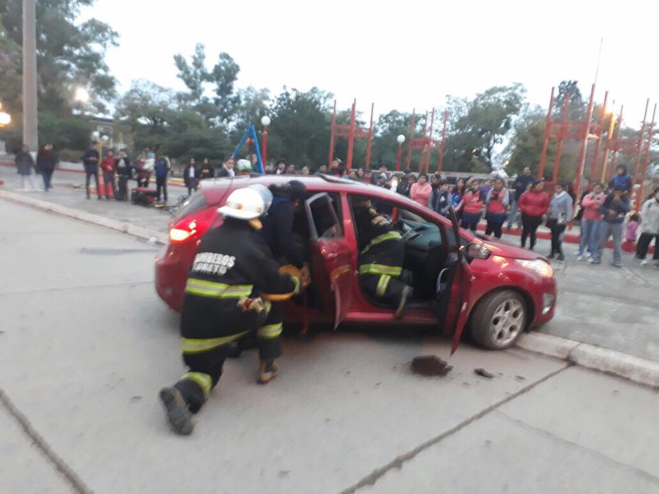 Bomberos loretanos realizaron un simulacro en pleno centro