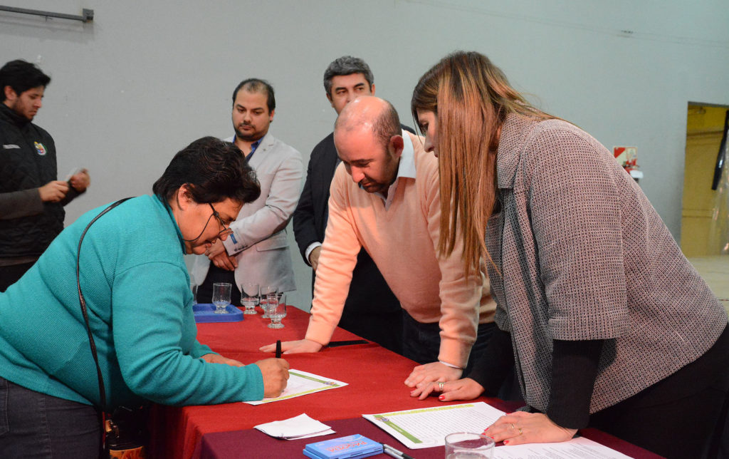 El Municipio se comprometió con más de 50 familias a iniciar trámites de escrituras de terrenos El Municipio se comprometió con más de 50 familias a iniciar trámites de escrituras de terrenos