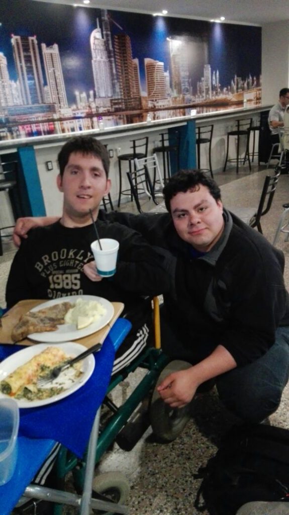 Elementos adaptados creados por un bandeño ayudarán a un joven tucumano
