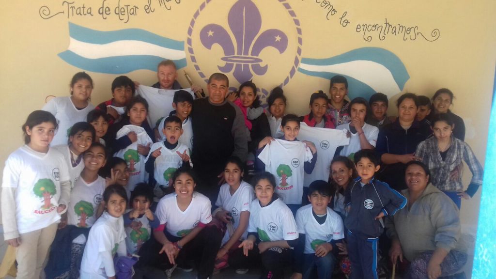 Pequeños bailarines de Sauce Bajada recibieron remeras Pequeños bailarines de Sauce Bajada recibieron remeras