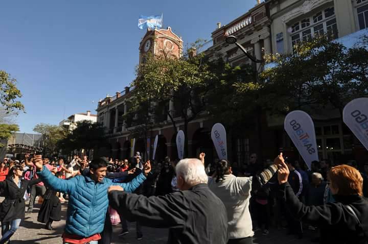 “Que siga el baile”, este martes a la siesta en la plaza Libertad