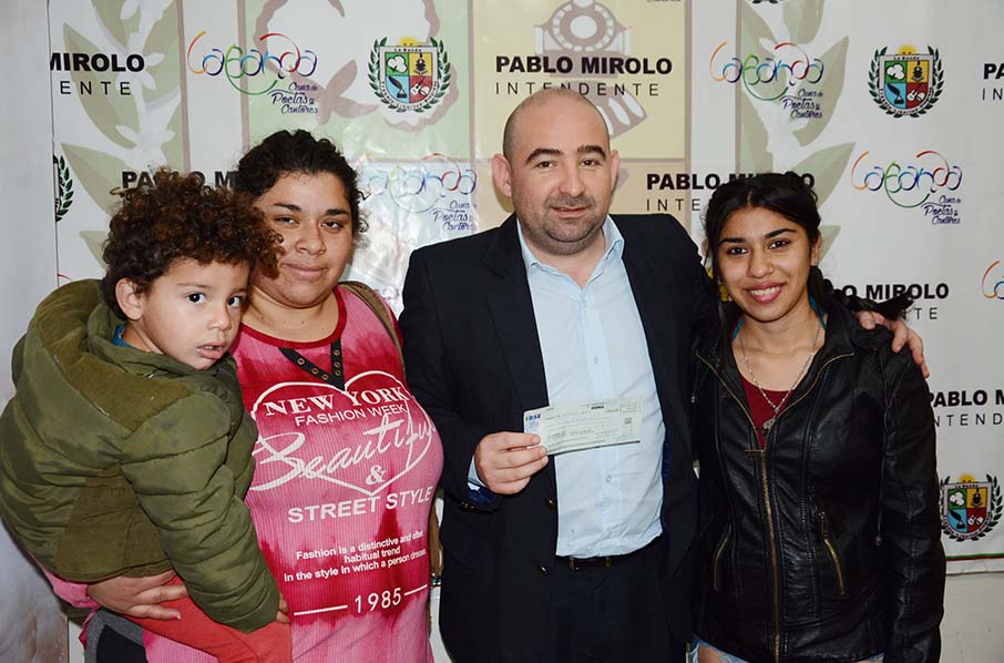 El municipio entregó ayudas económicas a vecinos para tratamientos médicos