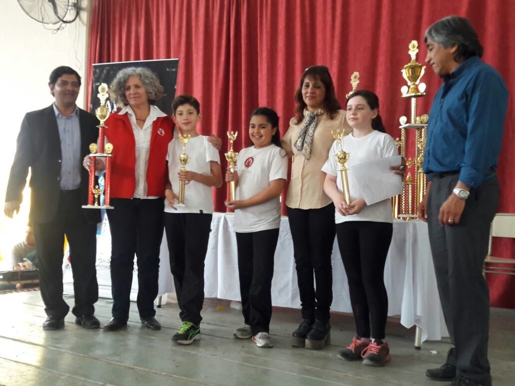 Destacada participación de “Los Peoncitos” en un torneo local de ajedrez