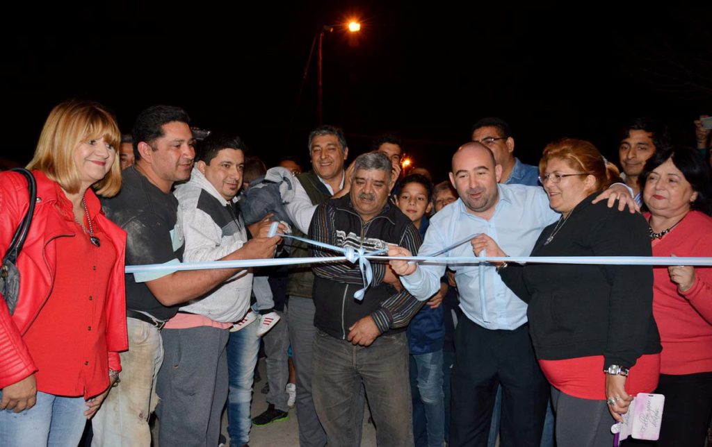 Mirolo inauguró una obra de pavimento en el barrio Gorrini Mirolo inauguró una obra de pavimento en el barrio Gorrini