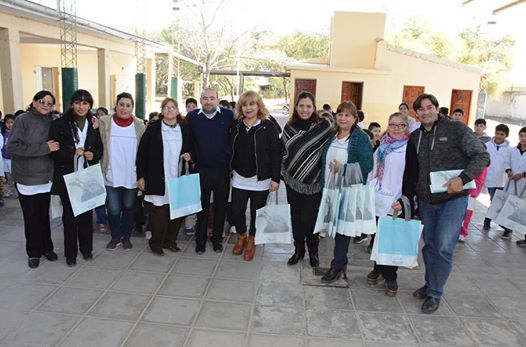 Entregaron material didáctico a la Escuela N° 746 “Mercedes Ruiz de Arzuaga” Entregaron material didáctico a la Escuela N° 746 “Mercedes Ruiz de Arzuaga”