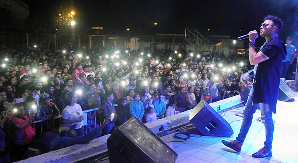 Jean Carlos hizo bailar a Clodomira en la fiesta de bienvenida a la primavera Jean Carlos hizo bailar a Clodomira en la fiesta de bienvenida a la primavera