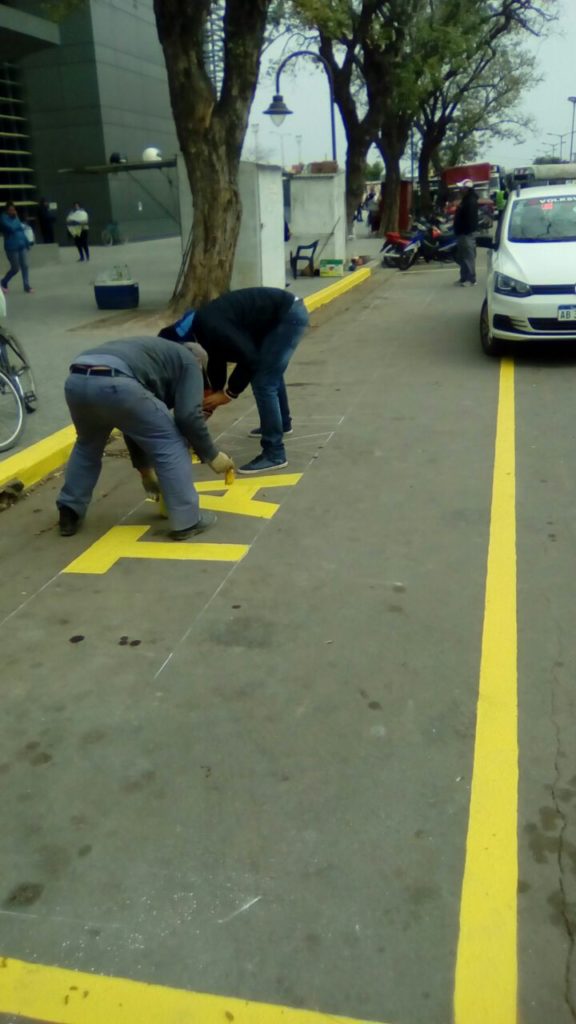 Demarcaron paradas de taxis en el Centro Integral de Salud