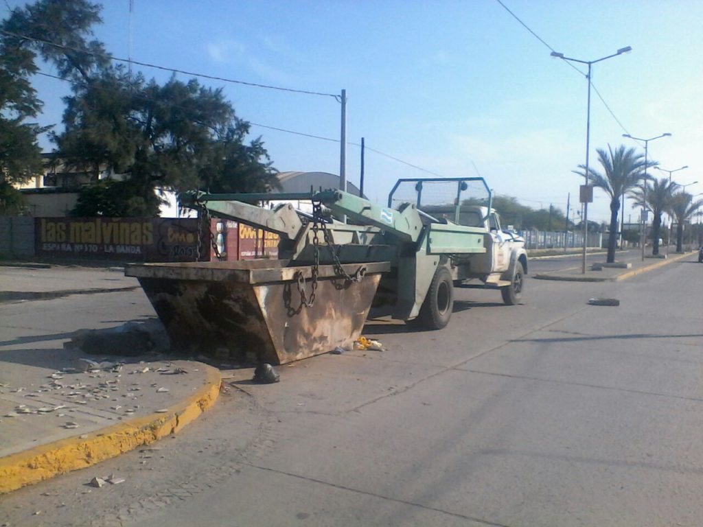 Reinstalan contenedores de desechos sobre avenida Aristóbulo del Valle
