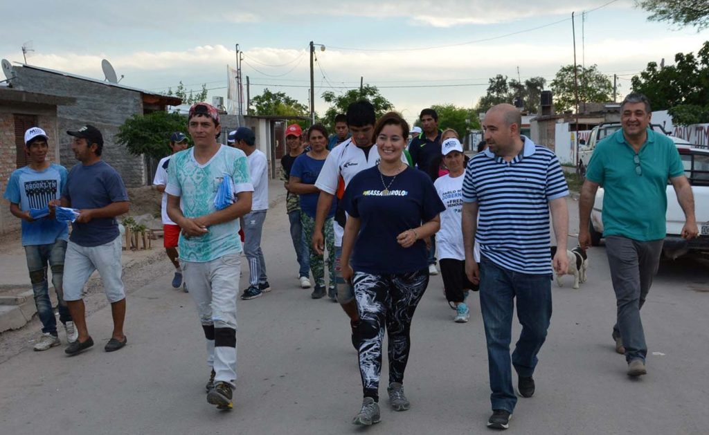 Mirolo llevó sus propuestas a barrios capitalinos y Estación Simbolar