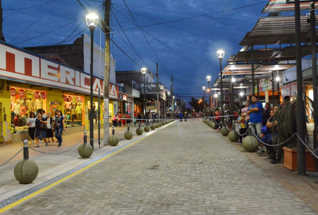 Destacan beneficios de la semi peatonalización de calle Alem