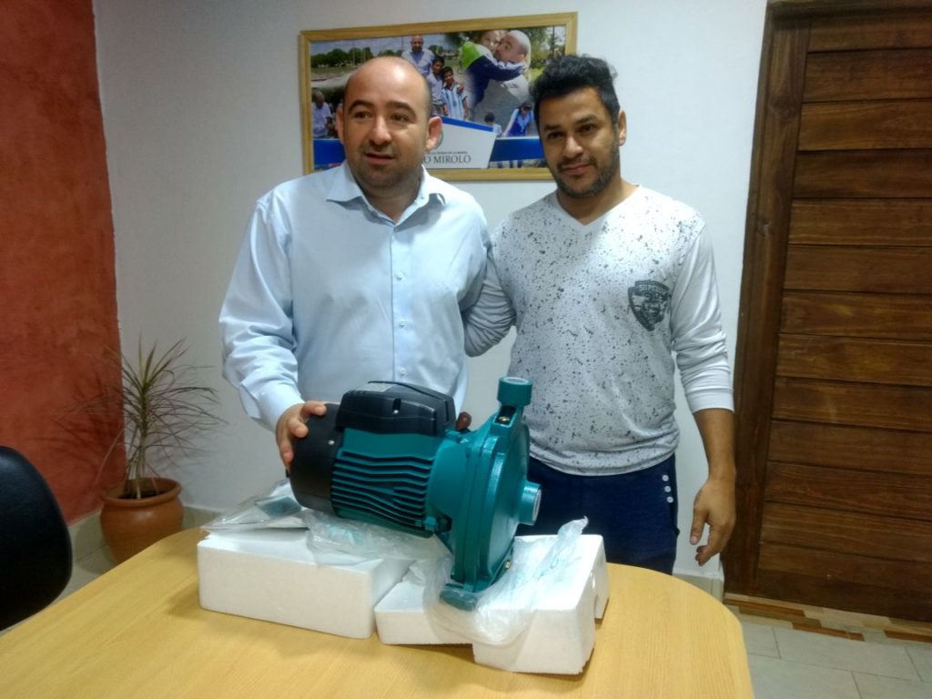 Mirolo donó una bomba de agua al Club Atlético Río Dulce
