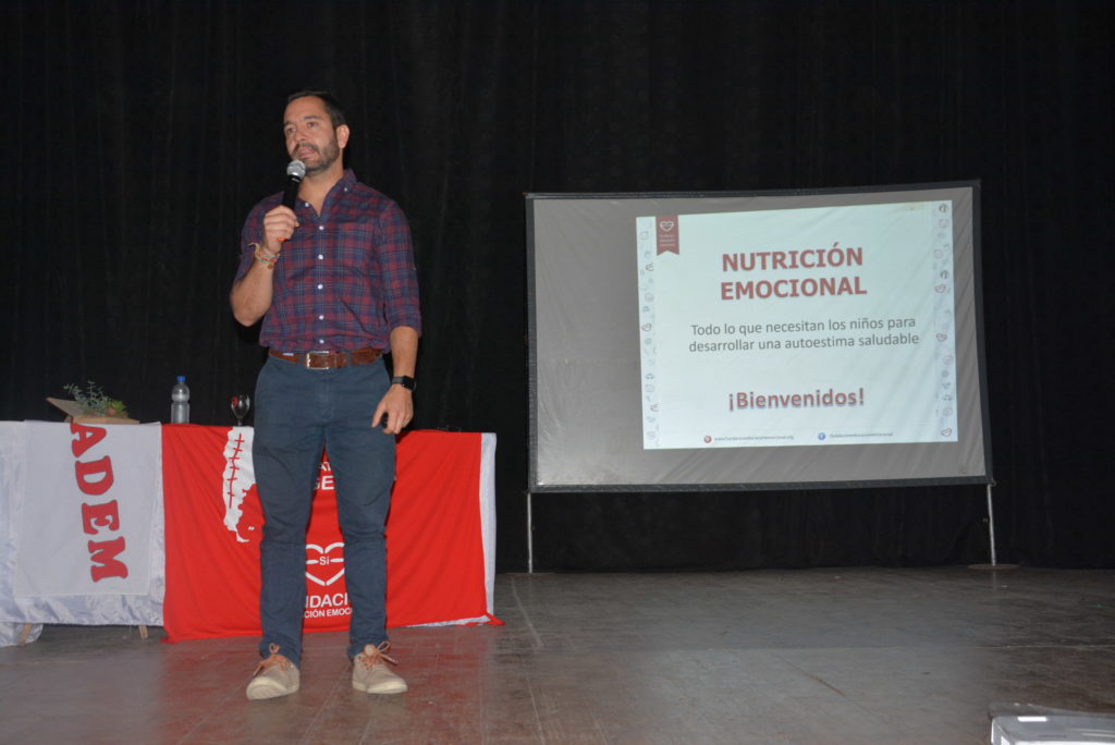 Enriquecedora experiencia de docentes en una capacitación sobre educación emocional Enriquecedora experiencia de docentes en una capacitación sobre educación emocional