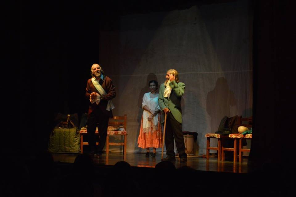 Alumnos de Trabajo Social organizaron la puesta en escena de “Hacha y Quebracho” Alumnos de Trabajo Social organizaron la puesta en escena de “Hacha y Quebracho”