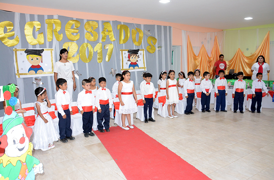 Decenas de niños se despidieron de sus Jardines de Infante e inician una nueva etapa Decenas de niños se despidieron de sus Jardines de Infante e inician una nueva etapa